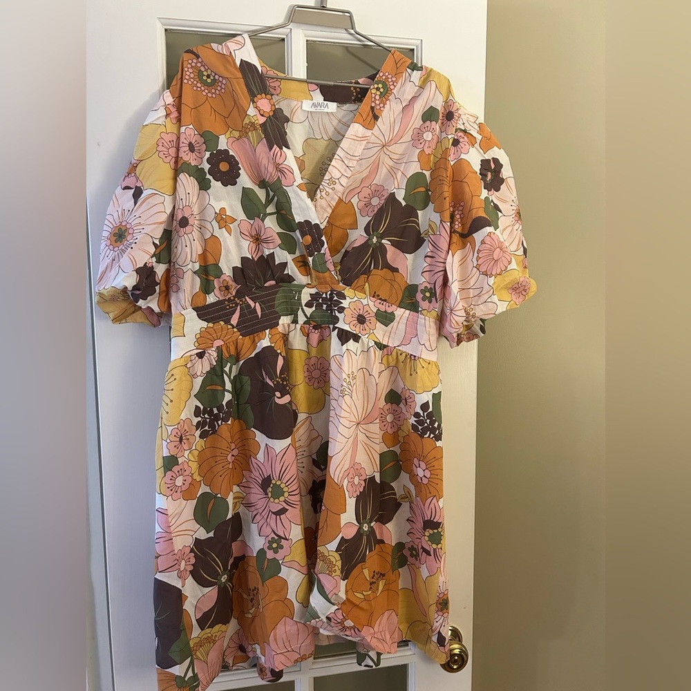 Avara mini floral dress. Sz. xxl. Fits like xl. Excellent condition.